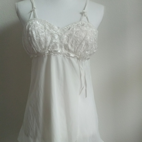 Elegant Lace Trim White Chemise - Picture 1 of 5